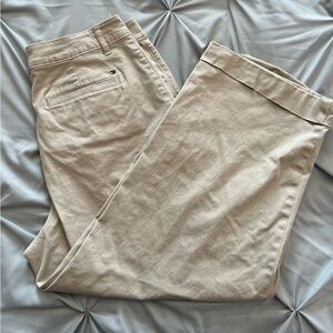 Women’s Tommy Hilfiger Pleated Khaki Pants With Cuffs Size 10